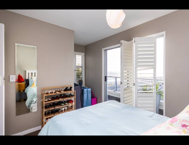 2 BEDROOM APARTMENT TO LET IN BEACHFRONT